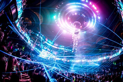 Edm las vegas. Las Vegas is a city that never sleeps, attracting millions of tourists every year. When planning your trip to Sin City, one of the first things you need to consider is how you will... 
