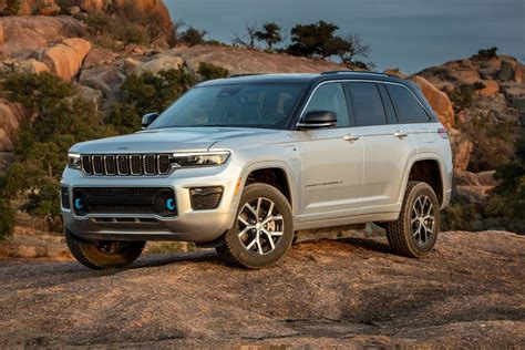 Research the 2024 Jeep Grand Cherokee 4xe with our expert reviews and ratings. Edmunds also has Jeep Grand Cherokee 4xe pricing, MPG, specs, pictures, safety features, consumer reviews and more.. 