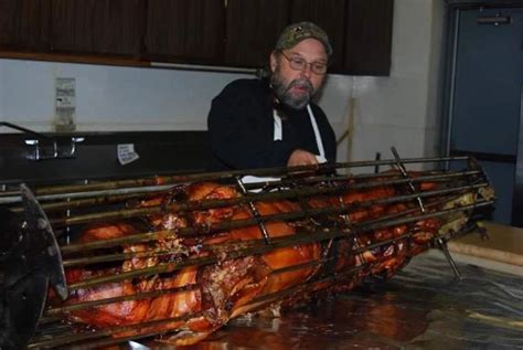 Eds Hogs - Caterer, Pig Roast