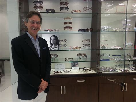 Edward beiner. Our team is here to help you with any questions you may have. New narrow oval shaped Cartier sunglasses in full rim construction inspired by the iconic vintage Giverny style to ensure a distinctive look. Double C Décor logo plaque on temple tips as elegant signature of the Maison. Precious finish in gold. 