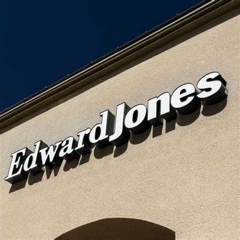 After you log in to Edward Jones Online Account Access, look for: The small, locked padlock on your web browser (most likely near the address bar). This indicates TLS technology is used. "https://" at the beginning of the website address, or URL. The "s" means you're on a secure site. "Auto Complete" Disabled. 