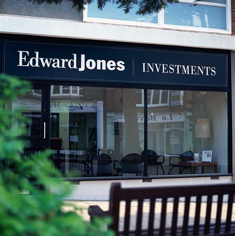  The services offered within this site are available exclusively through our U.S. financial advisors. Edward Jones' U.S. financial advisors may only conduct business with residents of the states for which they are properly registered. Please note that not all of the investments and services mentioned are available in every state. 