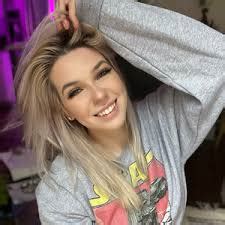 Eeve aspen. Apr 12, 2023 · Bio, Age, Career, Boyfriend, Facts & Figures (2023) Eevie Aspen is an American YouTuber, Instagram Influencer, and TikTok star who has gained massive popularity over the past few years. She is best known for her comedic skits, lip-sync videos, and duets. People are always looking for more information on Eevie Aspen. 