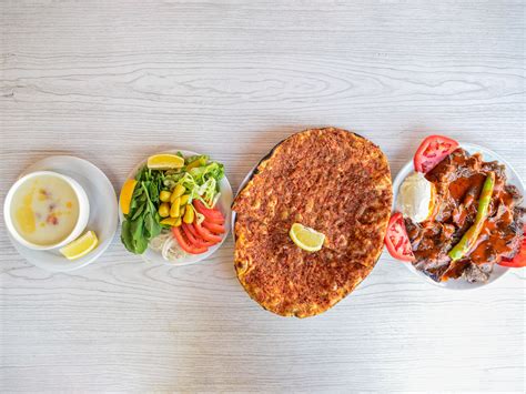 Efeoğlu Pide & Kebap Salonu, Bornova (Erzene Mah.). 