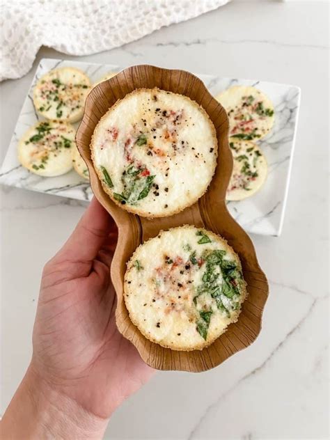 Egg white bites starbucks. Instructions. Add 1 cup water to Instant Pot and place the trivet (that came with your Instant Pot) inside. Add eggs, monterey jack, and cottage cheese to a blender and process until smooth (about 30 seconds). Add green onion, red pepper and spinach and give it a quick pulse to combine. 