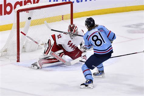 Ehlers, Connor lead Jets to 2-1 win over Hurricanes