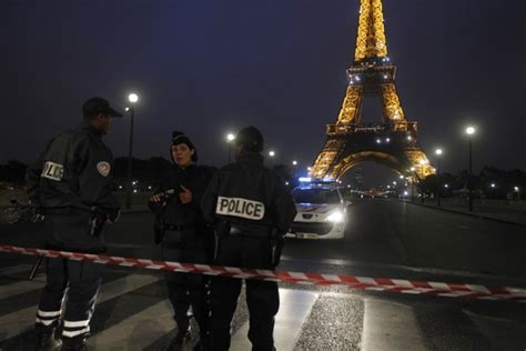 Eiffel Tower briefly evacuated over bomb threat