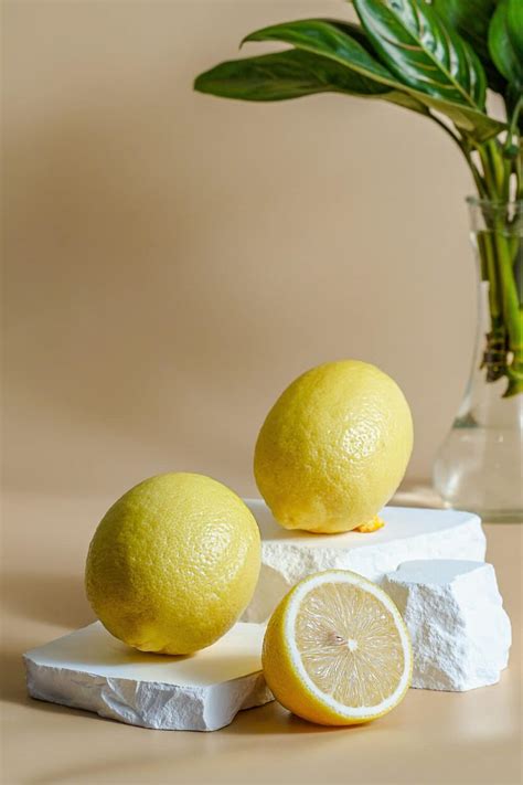 
Ein Hauch Zitrone gibt Frische