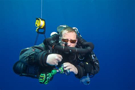 Einfache anleitung zum rebreather tauchen beinhaltet sowohl halbgeschlossene kreisläufe. - Blm field handbook for mineral examiners.