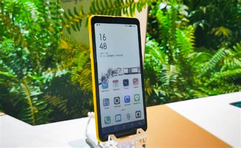 Eink phone. Hardware. The Facenote F1 is employing a 5.8 inch E INK Carta HD display with a resolution of 1440×720 with 278 PPI. It has a front-lit display to read in the dark and to illuminate the display ... 