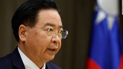 Ejercicios militares sugieren que China se está “preparándose para lanzar una guerra contra Taiwán”, dice el ministro de Relaciones Exteriores de la isla a CNN