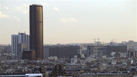 El único rascacielos de París está a punto de cumplir 50 años, y muchos parisinos siguen odiándolo