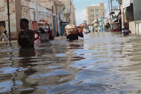 El Nino-worsened flooding has Somalia in a state of emergency. Residents of one town are desperate