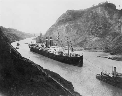 Canal de Panamá Historia y como funciona el canal de panama en el funcionamiento de las esclusas de miraflores cuando pasan los barcos al oceano atlantico o .... 