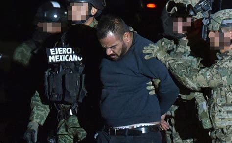 “El Cholo Iván”, a comienzos de 2016, fue detenido junto a Joaquín “El Chapo” Guzmán Loera, durante el desarrollo de un operativo de la Marina en Los Mochis, Sinaloa.. 