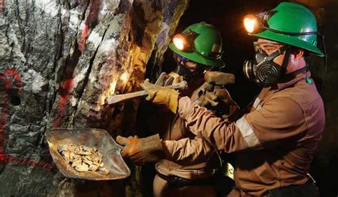 El comercio de productos mineros no ferrosos en el grupo andino. - Le problème du mal dans l'intrigue.