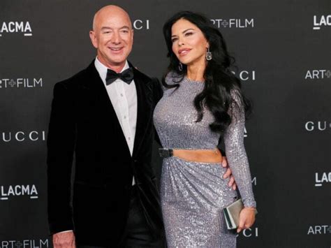 El fundador de Amazon Jeff Bezos se compromete con su novia Lauren Sánchez
