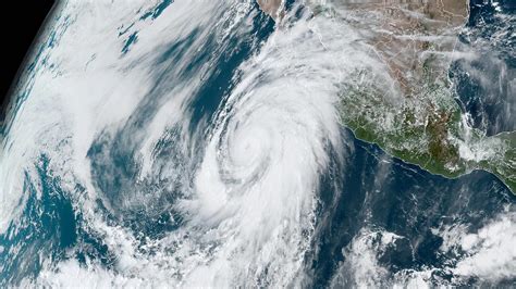 El huracán Hilary se intensifica rápidamente a categoría 3, mientras amenaza con inundaciones significativas en el oeste de EE.UU.