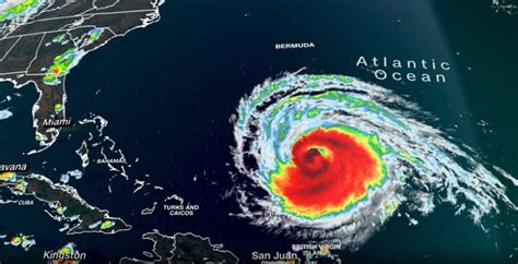 El huracán Lee sigue creciendo en tamaño en el Atlántico