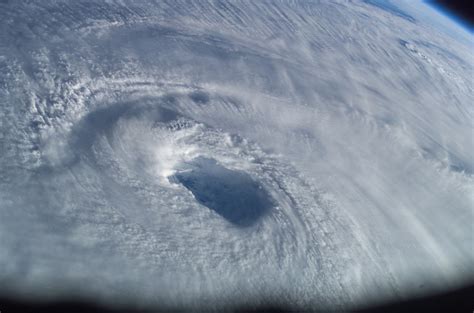 El ojo del huracán: por qué es la región más devastadora de un sistema