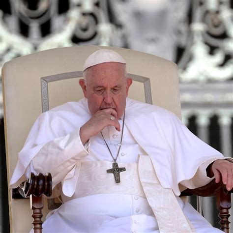 El papa Francisco pide al personal del Vaticano evitar “posiciones ideológicas rígidas”
