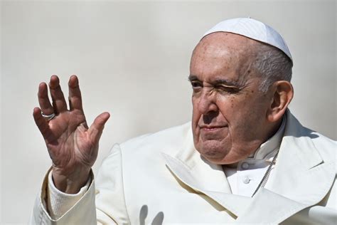 El papa Francisco será sometido a una operación abdominal y permanecerá hospitalizado varios días