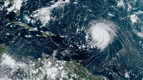 El poderoso huracán Lee creará condiciones peligrosas a lo largo de la costa este, independientemente de su incierta trayectoria final