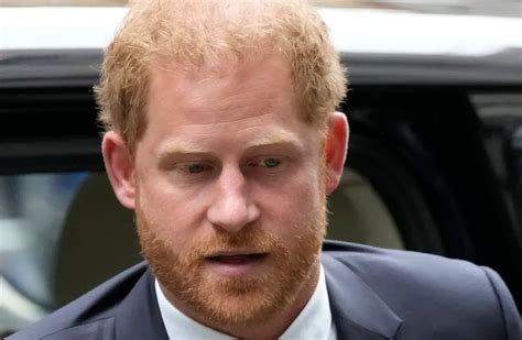 El príncipe Harry llega a un tribunal de Londres a declarar en un caso de escuchas telefónicas contra medios de comunicación británicos