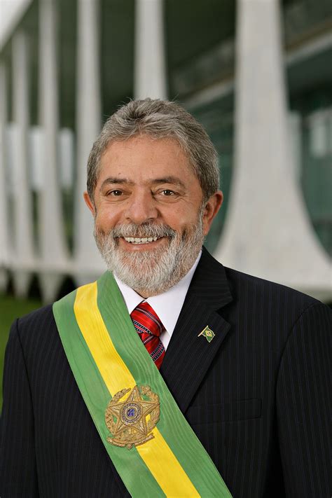 El presidente Lula da Silva se recupera de una operación en la cadera