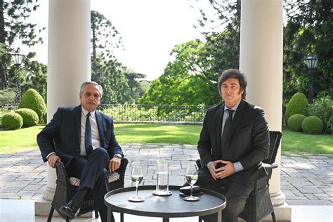 El presidente de Argentina, Alberto Fernández, se reúne con Javier Milei en la residencia de Olivos