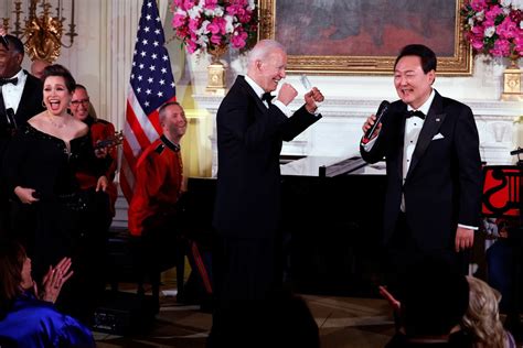 El presidente de Corea del Sur cantó “American Pie” en la cena de Estado con Biden