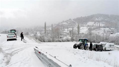 Elazığ’da 17 köy yolu kar nedeniyle ulaşıma kapandı