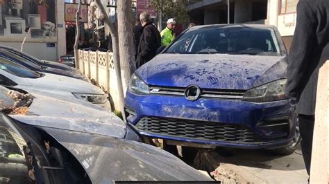 Elazığ’da otomobil duvara çarptı: 2 yaralıs
