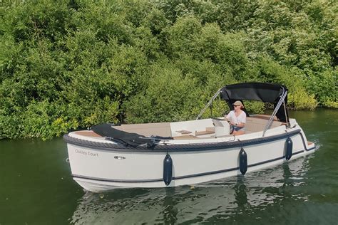 Electric Boats: The Luxury Self-Drive Electric Boat