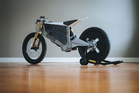 Electric bike that looks like a motorcycle. Ryvid Anthem first ride: Testing a budget electric motorcycle that looks like a million bucks. Micah Toll | Oct 24 2022 - 10:04 am PT 0 Comments ... Like any bike, there are pros and cons. 
