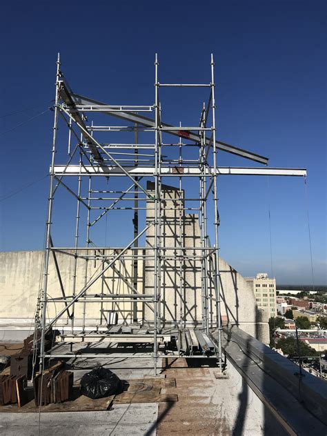Ideal for construction, maintenance or finishing projects, the battery-powered scaffold is perfect for your indoor work. Its speed of execution allows you to save time compared to a manual scaffolding. With us, it's simple, we offer you the best brands of battery powered hydraulic scaffold manufacturers: Skyjack, Global Machinery Group,.
