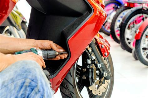 Electric scooter repair. If the electric dryer doesn’t heat and doesn’t spin, a fuse may have blown or the electrical connection may be faulty, while if it spins but doesn’t dry clothes, the problem may be... 
