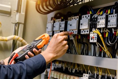 Electrician stockton ca. A fuse box controls the electrical power in your home. Most current homes have circuit breakers while older homes have fuse boxes. When it’s time to replace a fuse box, professional electricians are usually recommended for the job. 