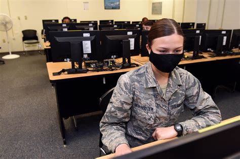 Electronic Signals Training Goes Virtual During Pandemic