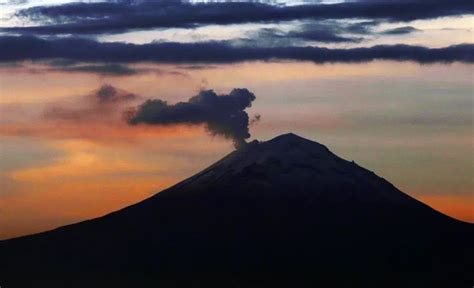 Elevan alerta por explosiones del volcán Popocatépetl