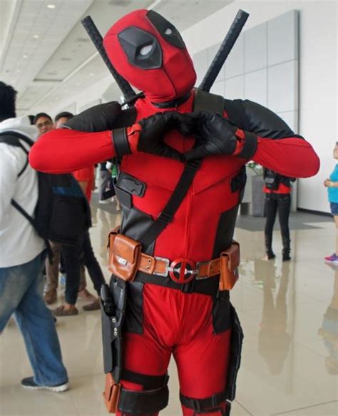 Eleve seu Cosplay com uma Fantasia Deadpool Masculina Impecável