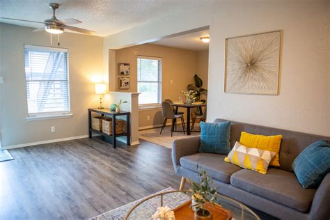 Eleven06 on 35. Eleven 06 on 35 Apartments, Waco, Texas. 231 likes · 368 were here. Eleven06 on 35 Apartments blends luxurious comfort, exterior upgrades, & undeniable peace of mind. 