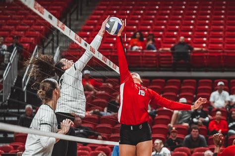 Aug 27, 2022 · Wisconsin answered with a kill, but Elis