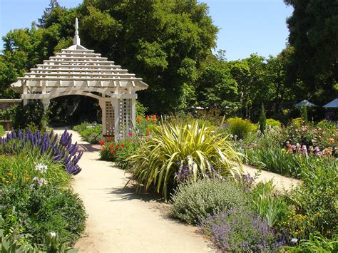 Elizabeth f gamble garden. Known to be owned by Elizabeth F Gamble of Proctor and Gamble family, this beautiful garden was donated to the city of Palo Alto. It has variety of flowers, such as roses, … 