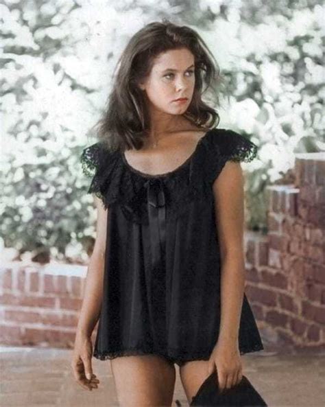 Elizabeth montgomery sexy. Elizabeth Montgomery looking sexy in shorts 1960s. 