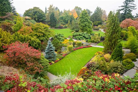 Elizabeth park in vancouver. Traveling by train between Toronto and Vancouver is a great way to experience the beauty of Canada. With stunning views of the Rocky Mountains, lush forests, and picturesque lakes,... 