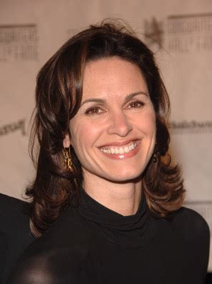 ABC News’ 20/20 co-anchor Elizabeth Vargas returned to the network on Friday to open up to George Stephanopoulos about her battle with alcoholism and ... who has been in network news since 1993 .... 
