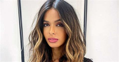 Ella (cantora) &ndash; Wikip&eacute;dia, a enciclop&eacute;dia livre