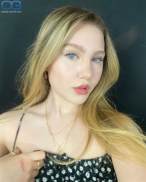 Ella anderson naked. Apr 21, 2023 · Full archive of her photos and videos from ICLOUD LEAKS 2023 Here. Ella Anderson is lookin’ straight fire in her fresh mix of social media pics, showin’ off them sexy boobs like a boss (March – April 2023). Ella Aiko Anderson (born March 26, 2005) is an American actress. She began her career as a child actress, starring as Piper Hart on ... 