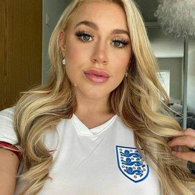 Elle Brooke claims former UK Prime Minister Boris Johnson 'left her on read' after she slid into his DMs on social media.. The OnlyFans star known for her recent step into boxing and Manchester City fandom, has revealed a host of male celebrities who never replied to her online.. Joining Johnson on the list of famous faces who opted against striking up a conversation with the adult actress ...